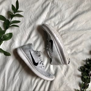 Nike Flyknit Frees W size 9.5